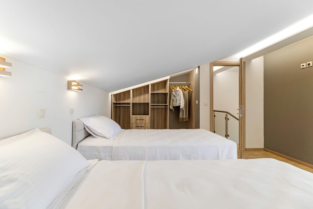 Villa Oasis in Nikiana - Sleep 6 - Pool - Hot Tub