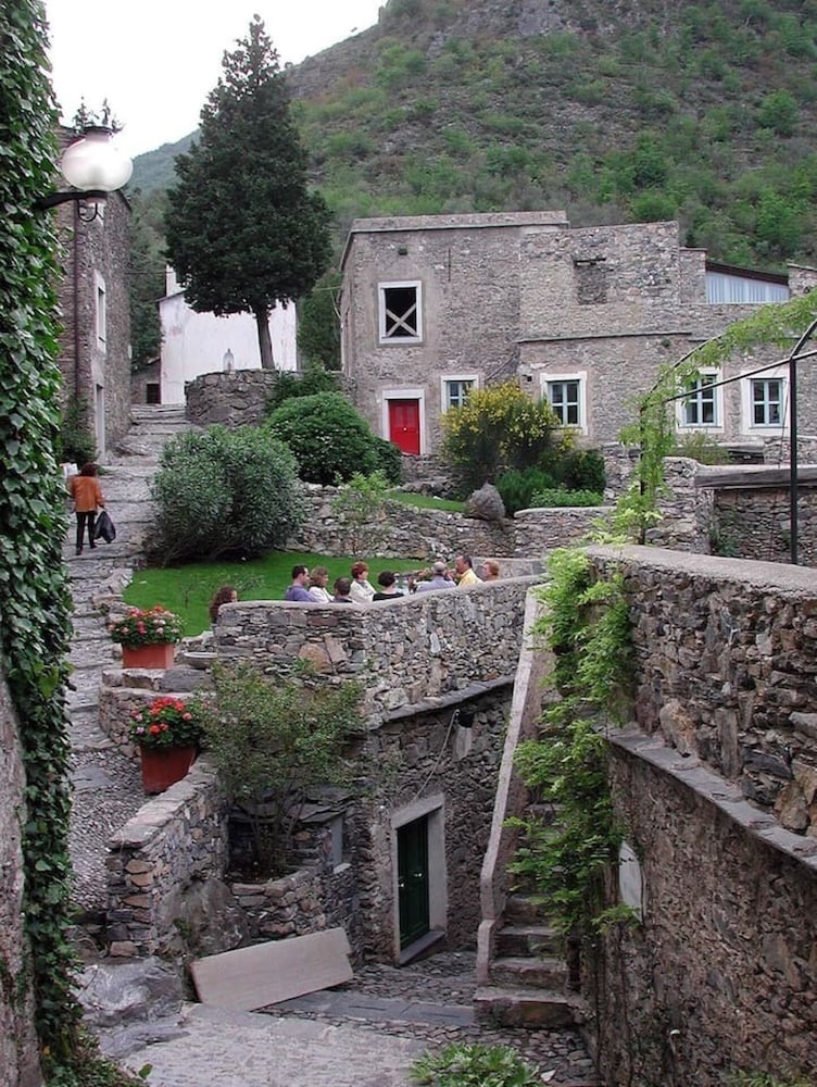 La Scala Within a Stunning 13th Century Setting view 4
