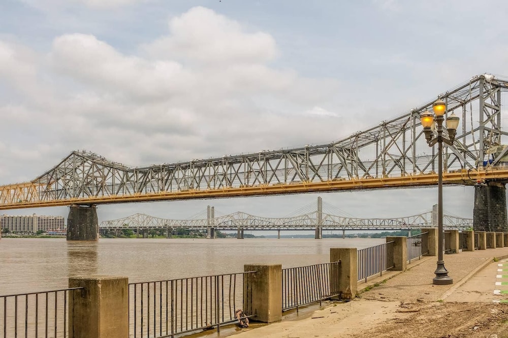 Louisville Vacations - TWO Stunning Nulu CozySuites - Property Image 8