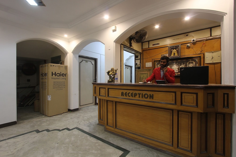 OYO Flagship 40509 Hotel Mps Residential Tower view 2