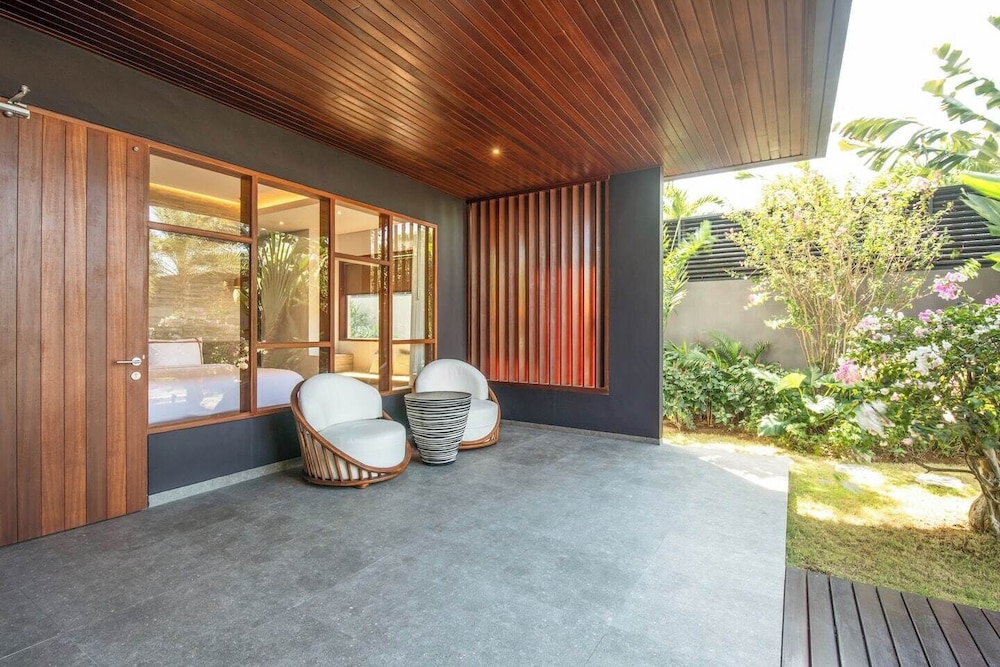 Exquisite 5BR Villa: Premier Luxury in Seminyak