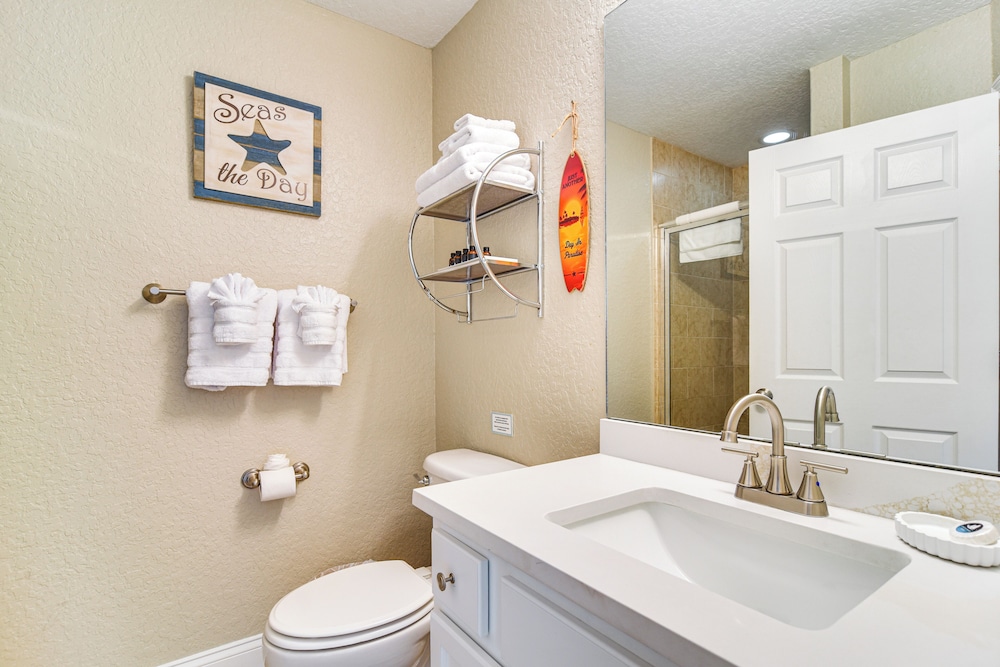 Treasure Island Condo w/ Bay-view Balcony!