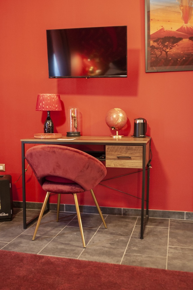 LH 51 Neapolitan Rooms
