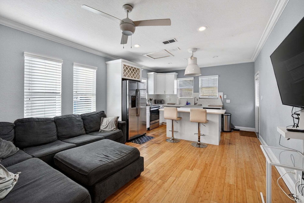 Modern Tampa Home Near Ybor And Downtown 3 Bedroom Home