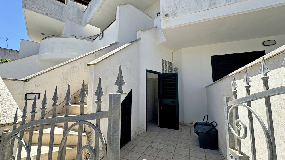 App Lungolago 3 Places Near the Beach