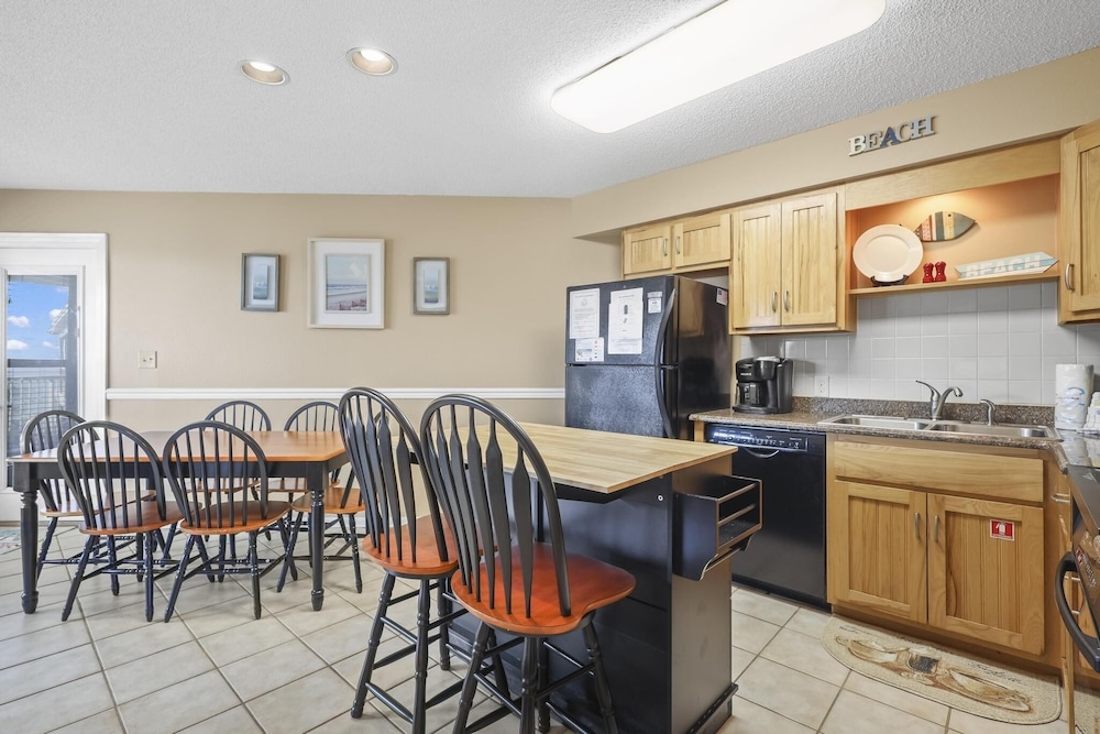 Sandpiper 2c 2 Bedroom Condo by RedAwning view 5