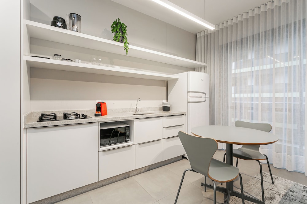 Studios Tower by Viva - Prédio com piscina e estacionamento no centro de Floripa