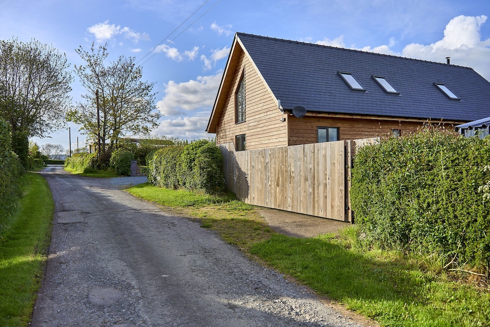 Holly Lodge