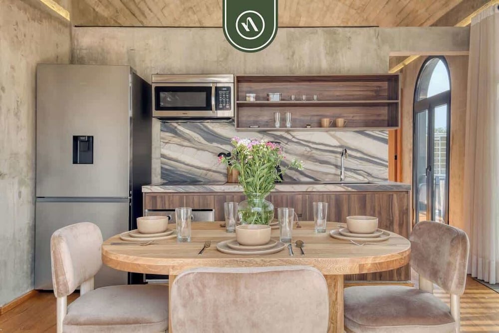 Luxury 3 BR House in Downtown - AC - Peaceful