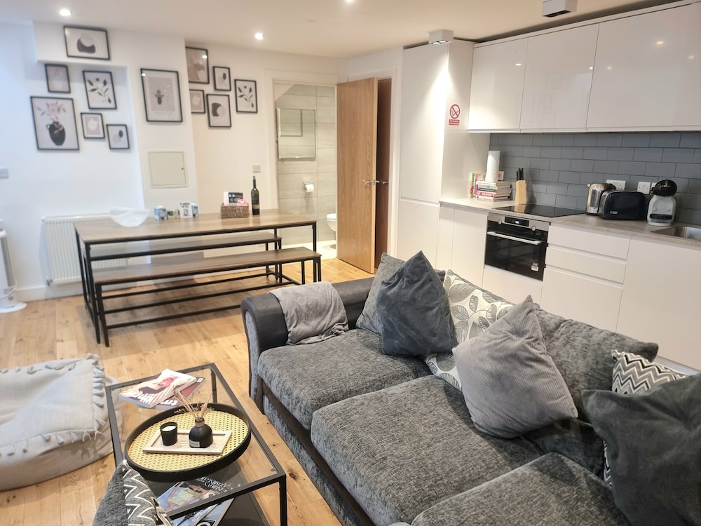 Large Duplex 7 Adults at London Bridge