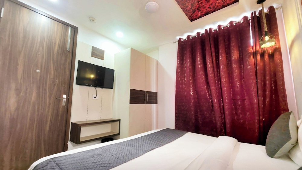 Hotel HomeAste 001 Near Yashobhoomi Convention Center