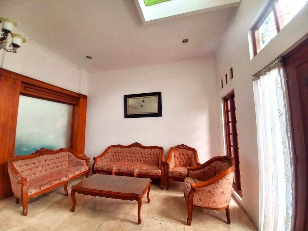 Simply Homy Guest House UNY Samirono view 2
