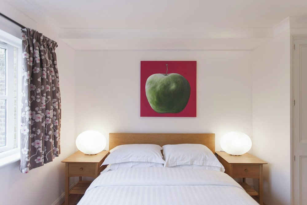 Theed Street by Onefinestay