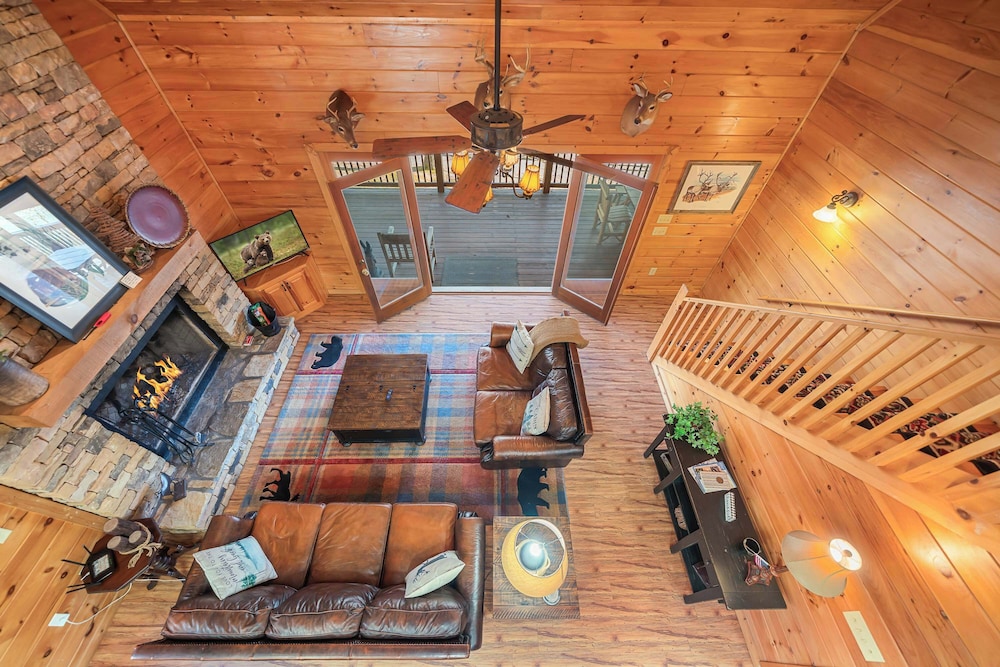 New! Riverfront Retreat Sleeps 12 Ellijay