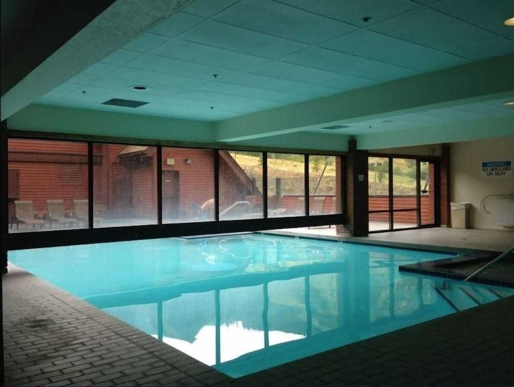 2BR Resort Plaza 5022 Slope-Side Park City Condo, Ideal for Families & Couples