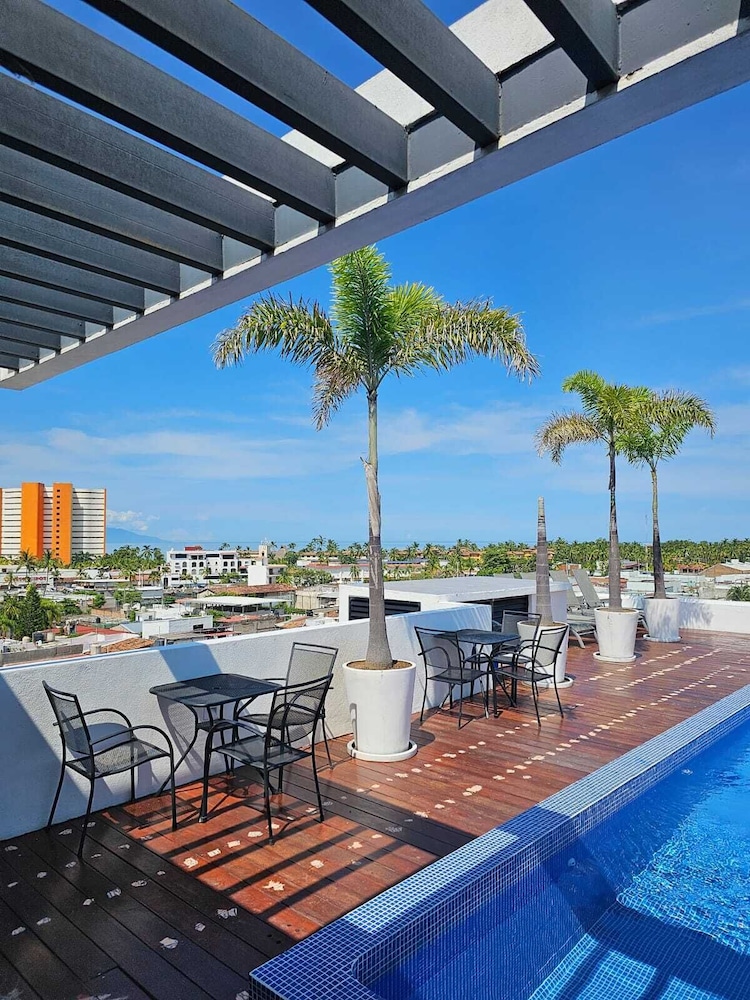 Cambria Versalles by Tovigo Rentals