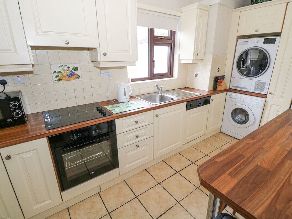 Daffodil Cottage view 3