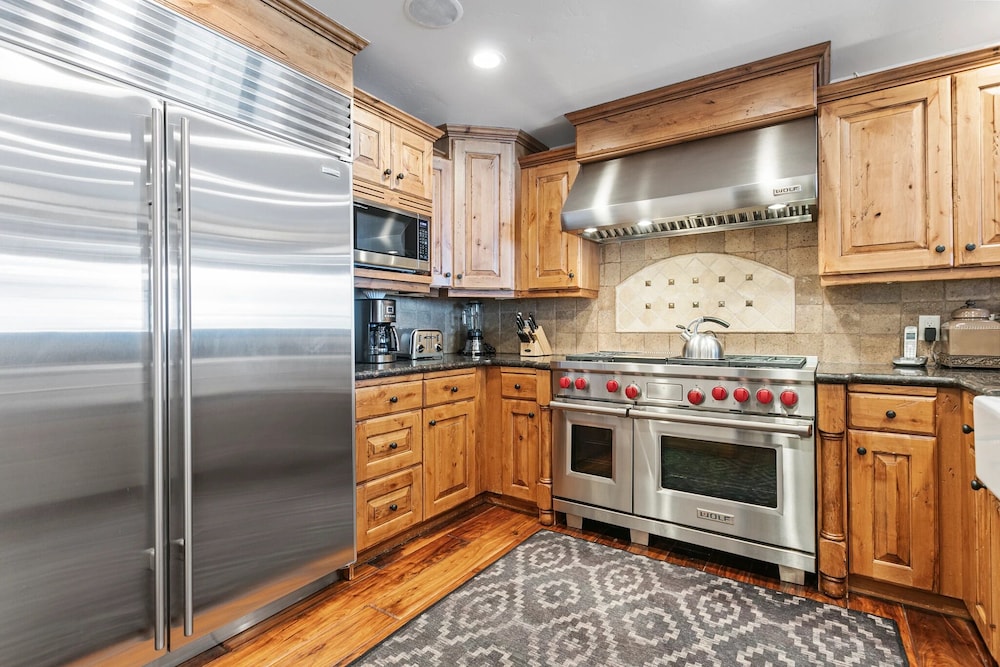 Grand Lodge - 3 Bedroom Deluxe #304 - Ski-in/out 3 Condo