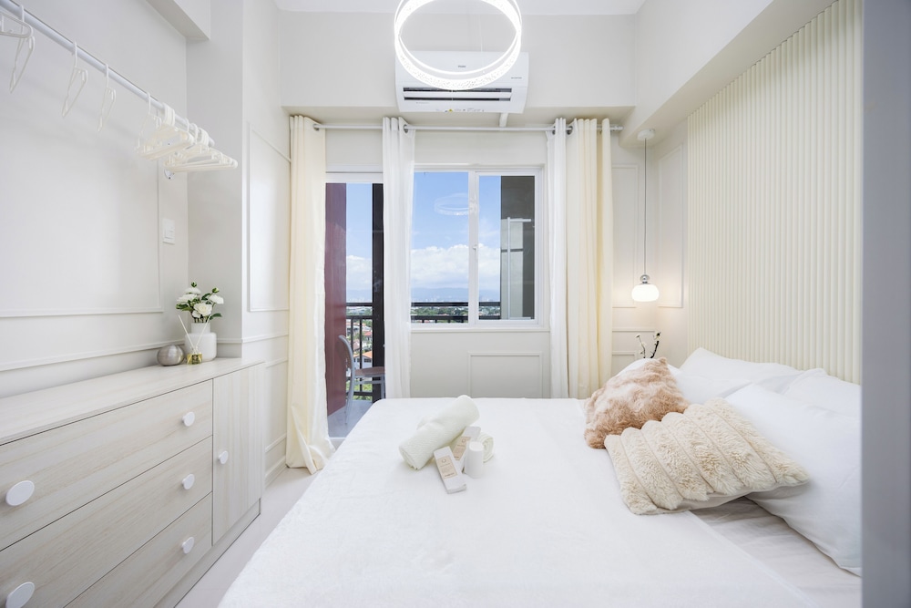 Chic Studio With Balcony & City View Near Airport