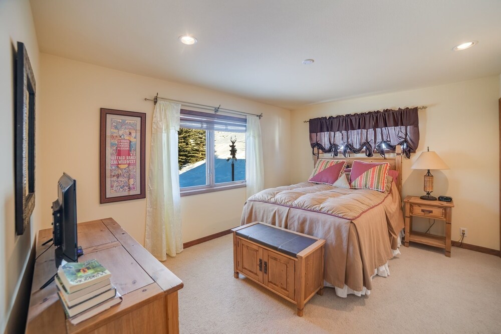 Ketchum Vacations - Spectacular Sun Valley View Home On Two Acres With Access To Private Lake 3 Bedroom Home by RedAwning - Property Image 2