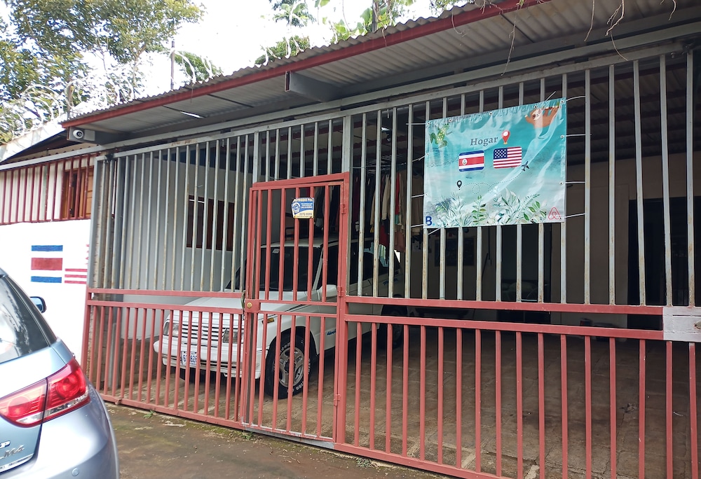 Hogar tico- estadounidense view 3