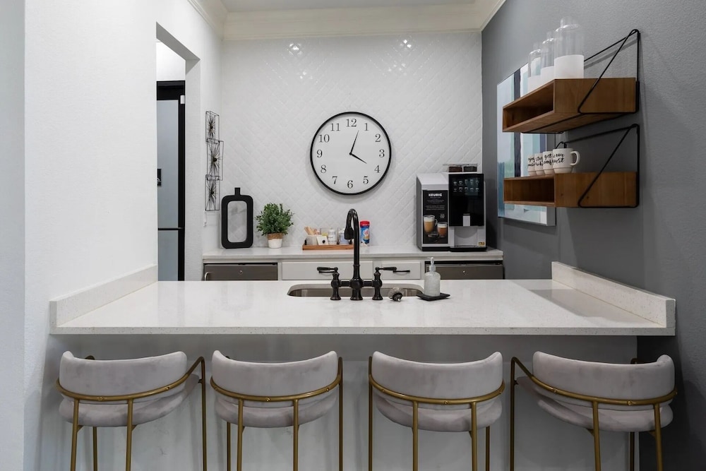 Landing Apartments - Lewisville