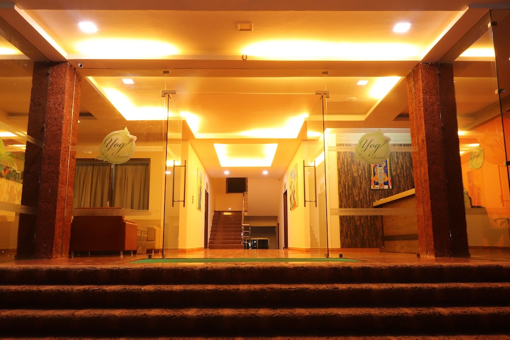 Lobby & Reception