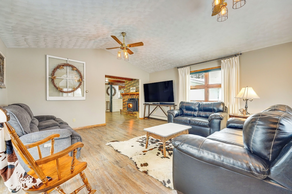 Fire Pit + Game Room: North East Family Retreat!
