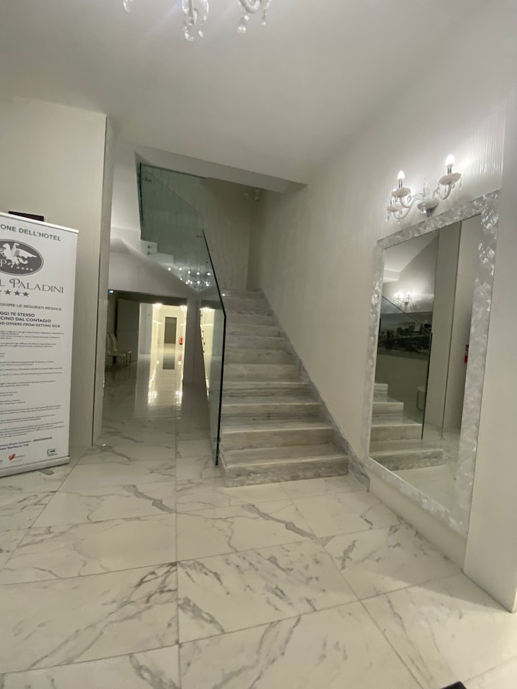 Lobby & Reception