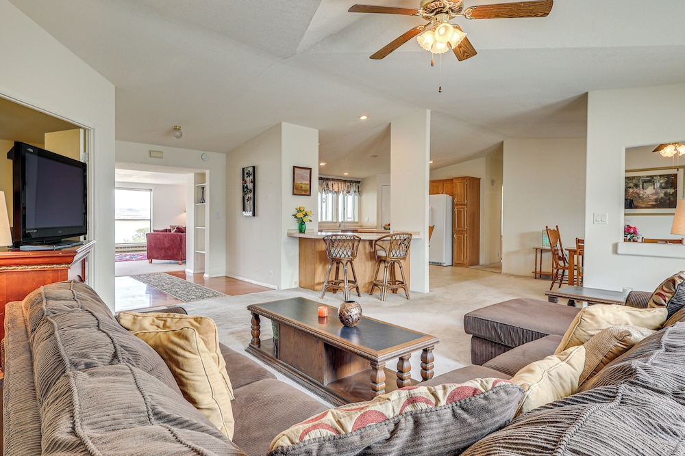 1 Mi to Lake: Home w/ Deck in Elephant Butte