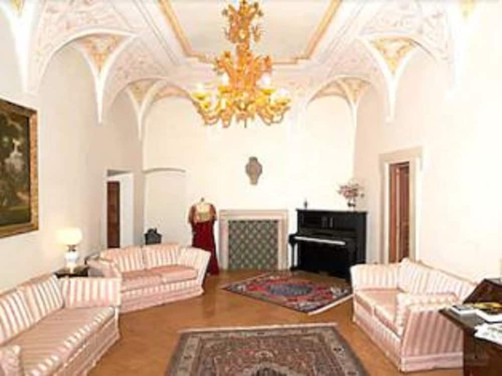 Palazzo Dragoni Residenza d'Epoca view 3