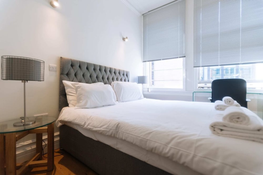 Gorgeous & Centrally Located 2BD Flat, Manchester! view 4