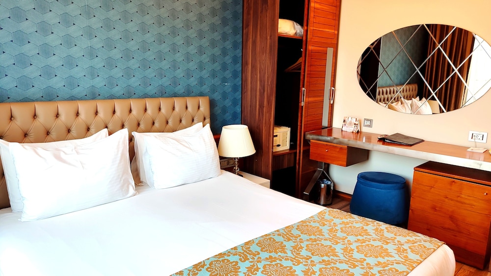 Old Port Otel - Image 30