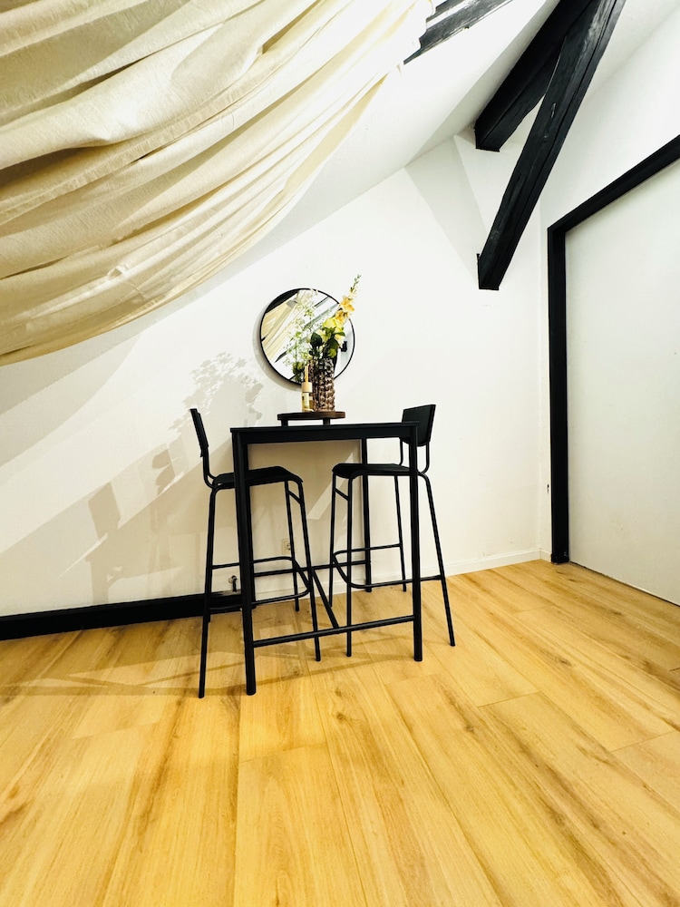 Comfortable 5 BR Apt near Schonbrunn
