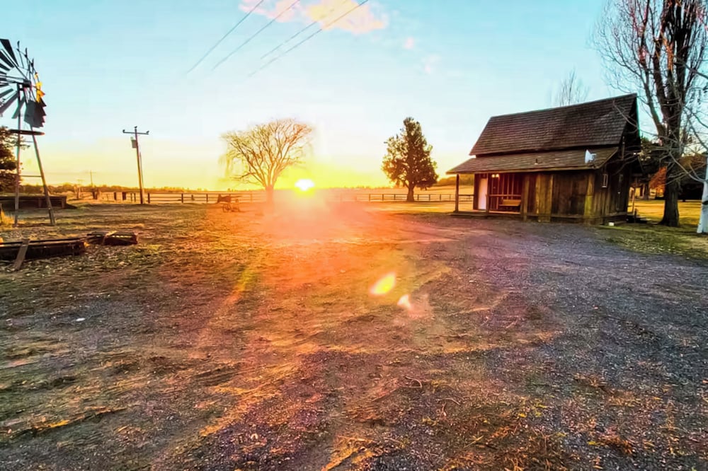 1 BR Bunk House on Long Hollow Ranch, Dog Friendly