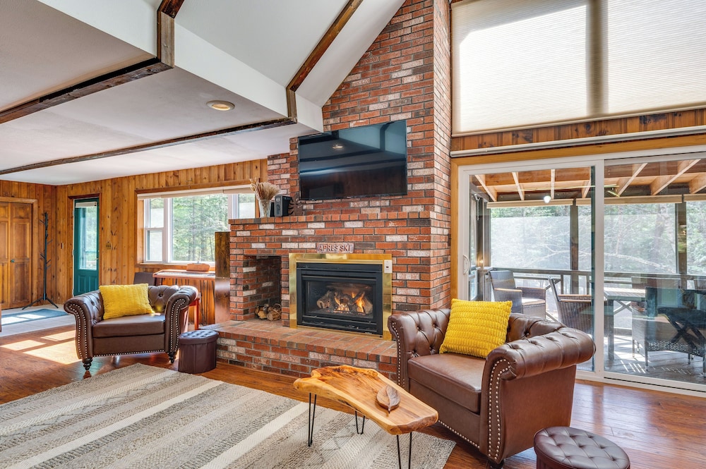 Haverhill Mtn Retreat: Hike, Ski, Relax in Hot Tub