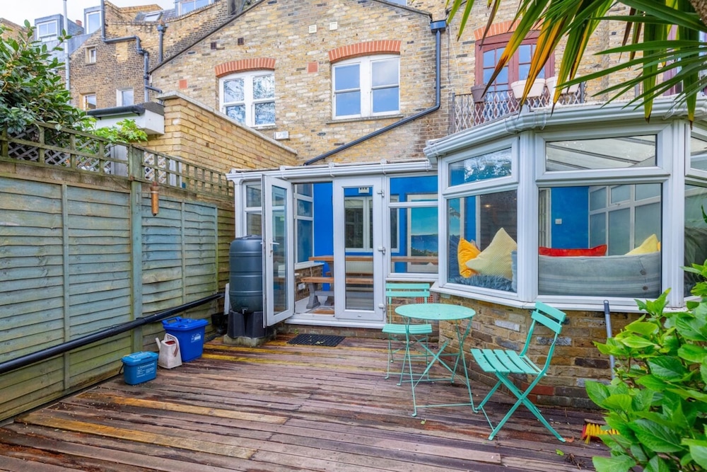 Gorgeous 2BD Garden Getaway, Victoria Park