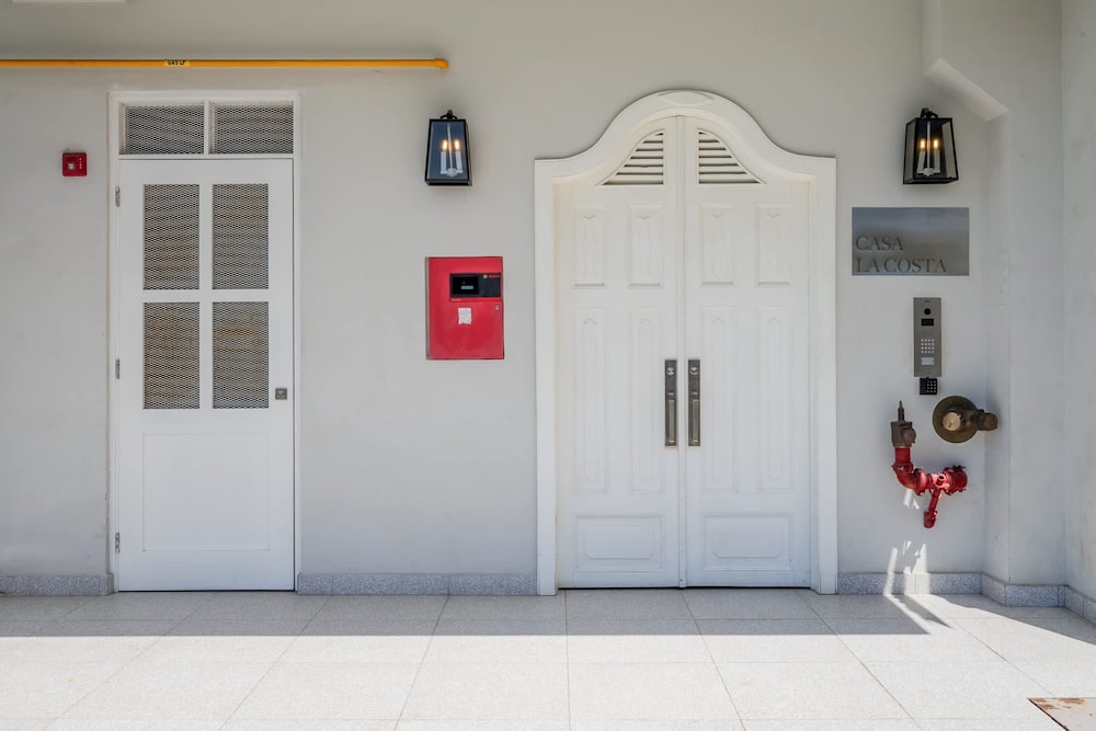 w Warm 1BR With Balcony in Panama
