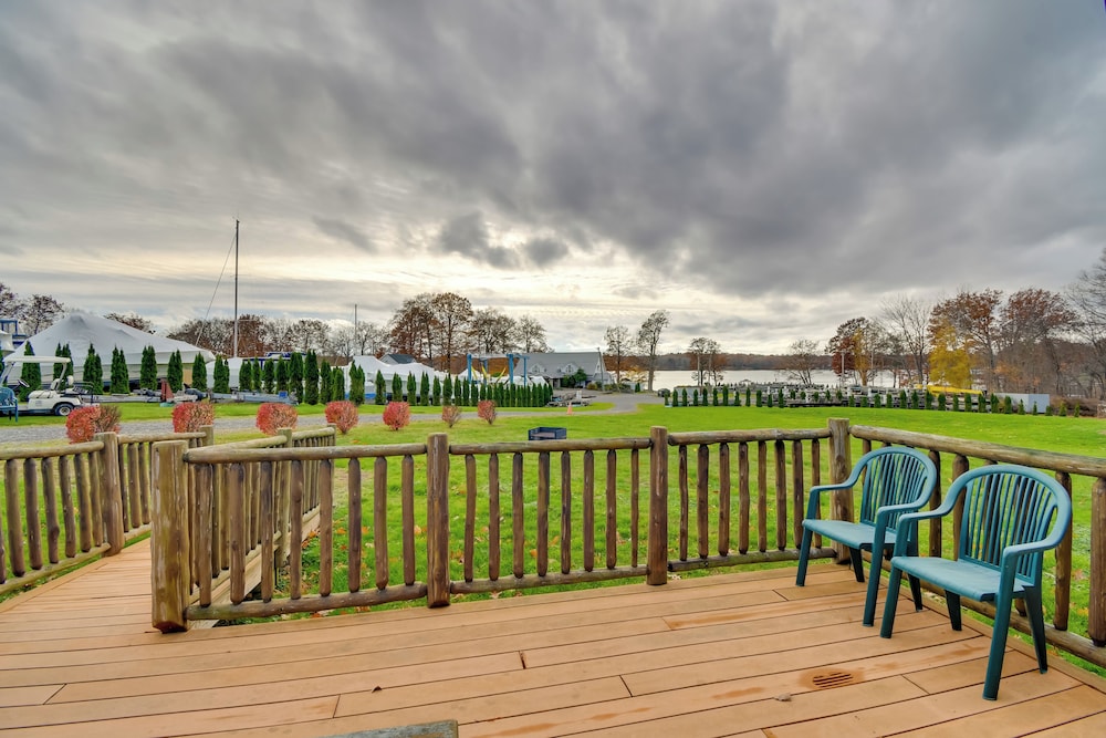 Bayfront Cabin w/ Docks & Access to Lake Ontario!