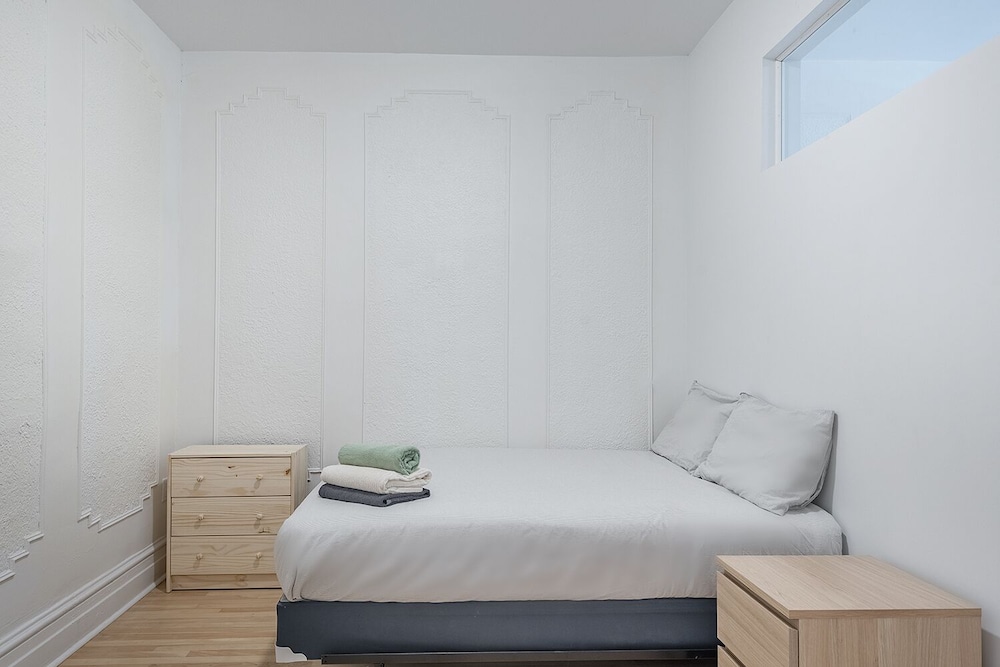 5221 St Urbain - Image 2