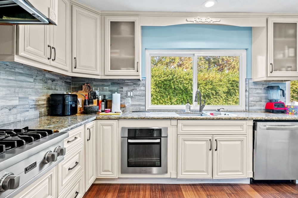 Spacious 4BR Family Retreat w Private Pool