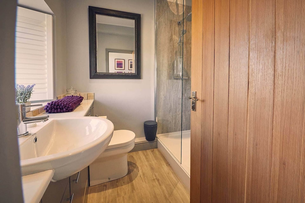 Host Stay Bluebell Cottage