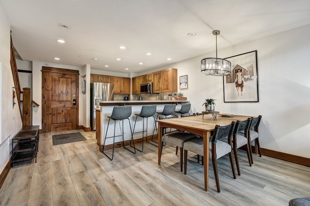Arrowhead Village Premium 3 Bedroom Condominium 3 Condo