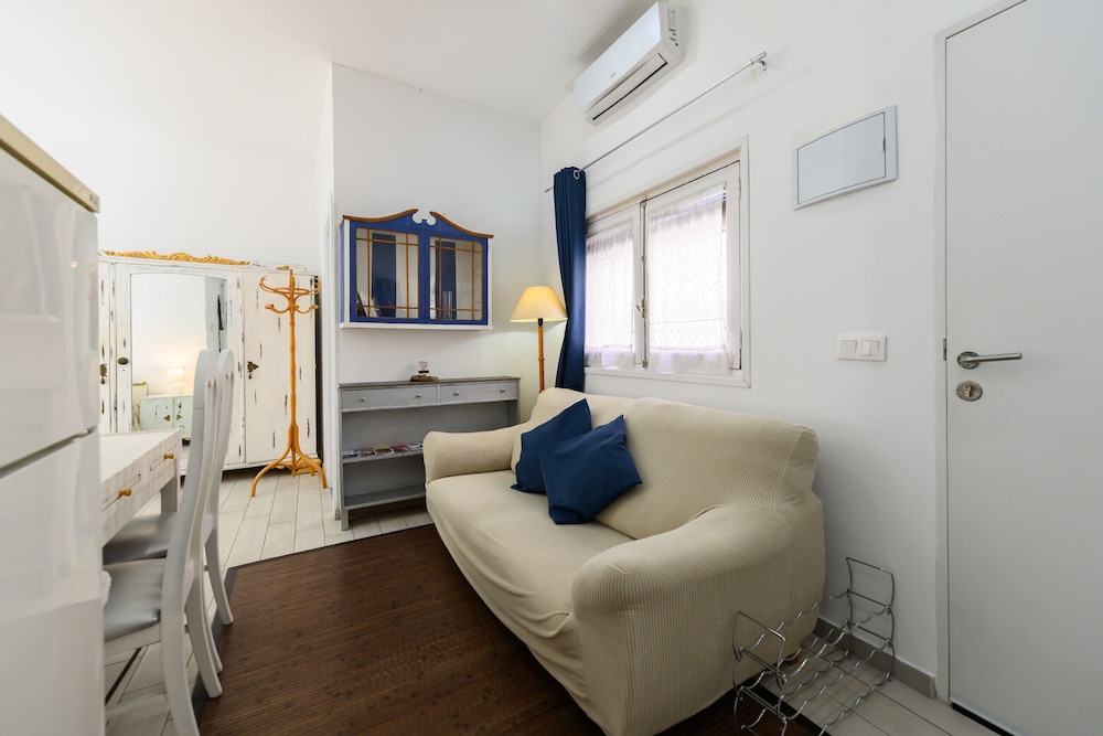 M Sfu73 Estudio Moderno con Terraza Privada en Ma