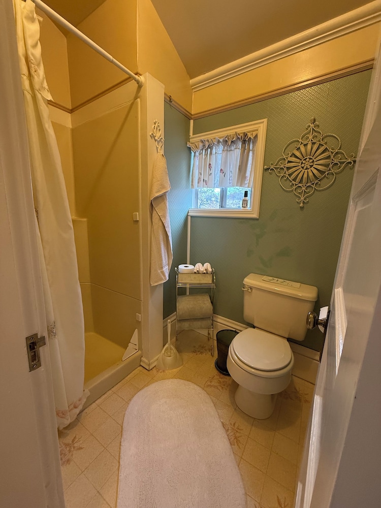 Roseberry House Bed & Breakfast