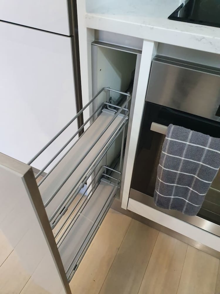 Lux Kings RD City Centre Studio Apartment Reading view 3