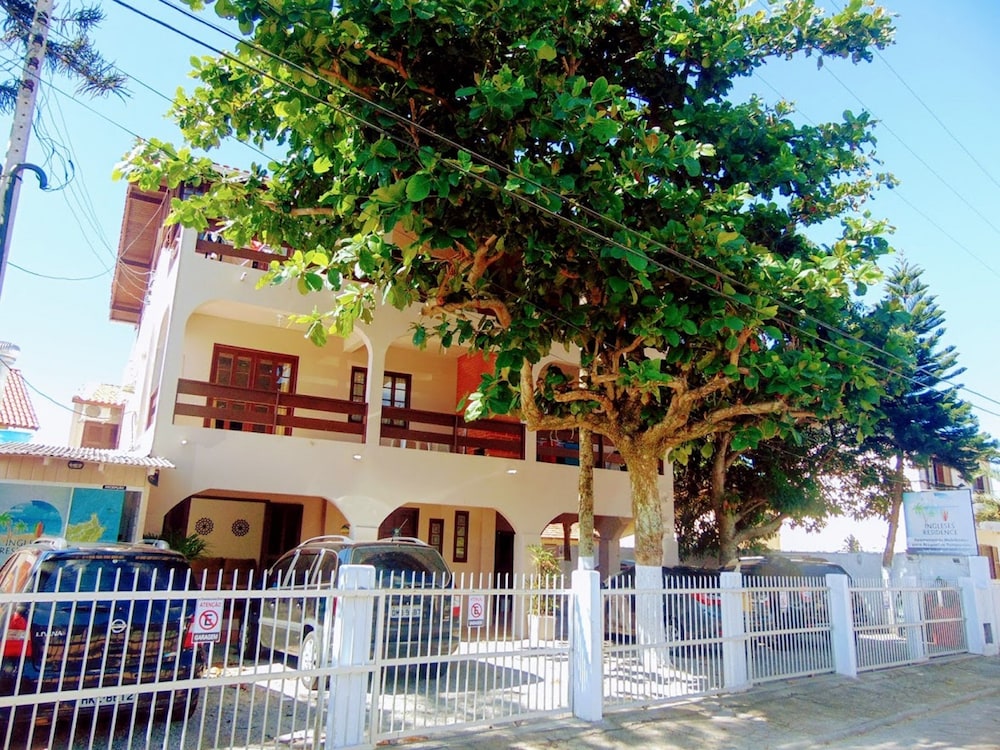 Ingleses Residence