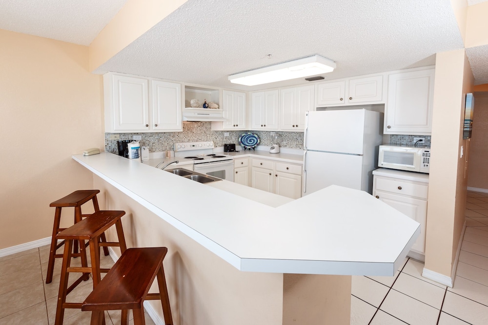 Islander 4002 by Brooks and Shorey Resorts