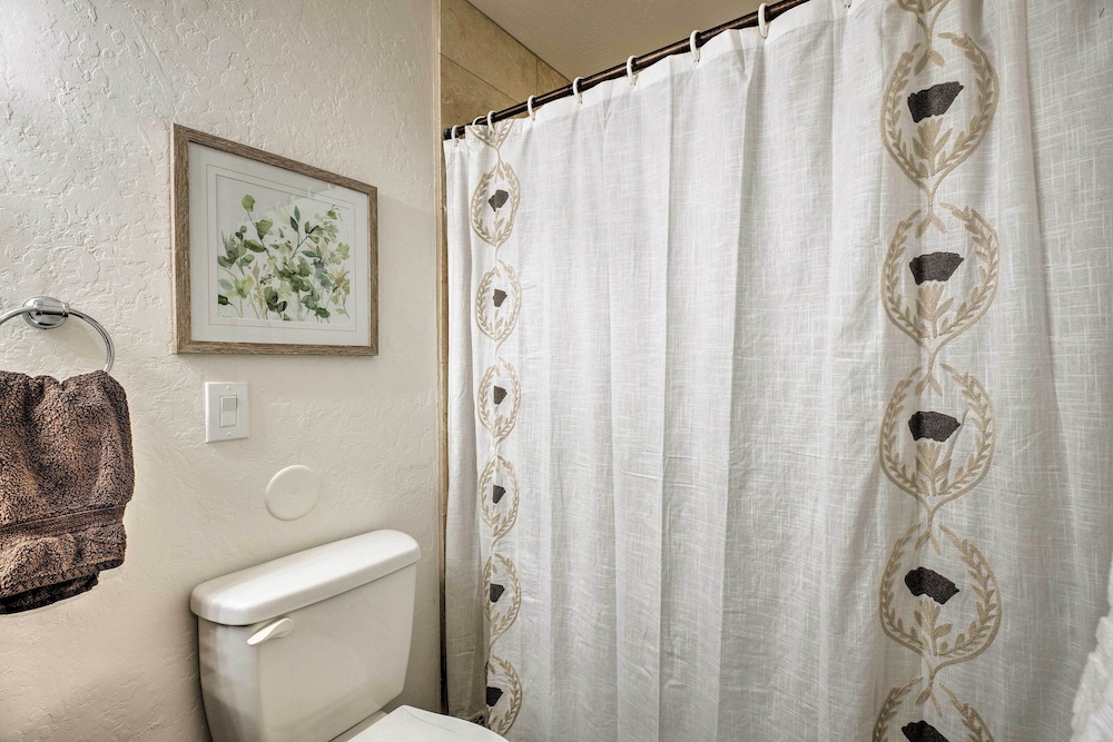 Modern Tempe Condo w/ Pool Access  4 Mi to ASU - Property Image 1