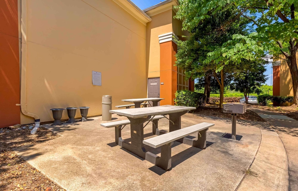 Extended Stay America Suites Washington DC Chantilly - Property Image 11